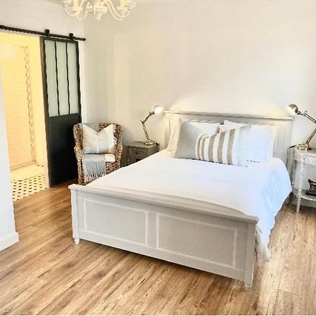 Stunning Bedroom Overlooking The Charente Bourg-Charente Exterior foto